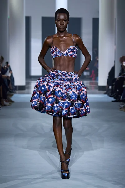 Look 16